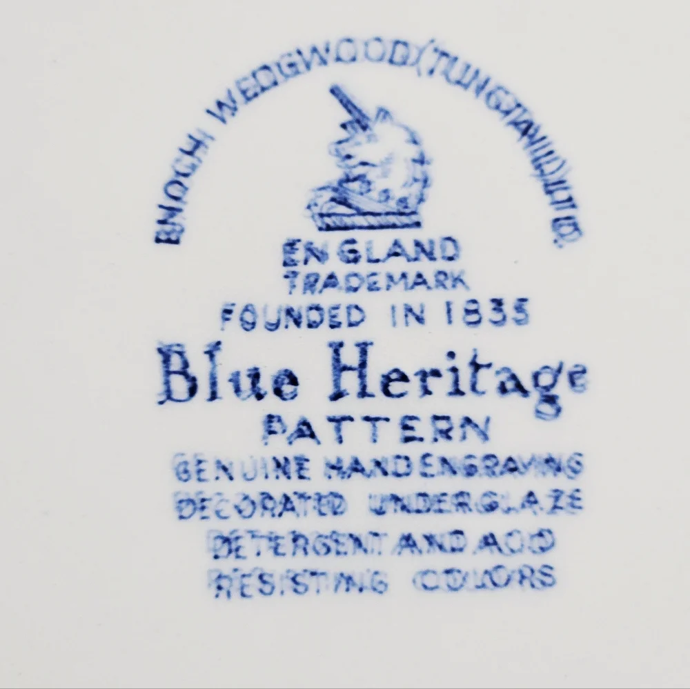 Vtg. Wedgewood Blue Heritage Dinner Plate England Hand‎ Engraving EUC White 10